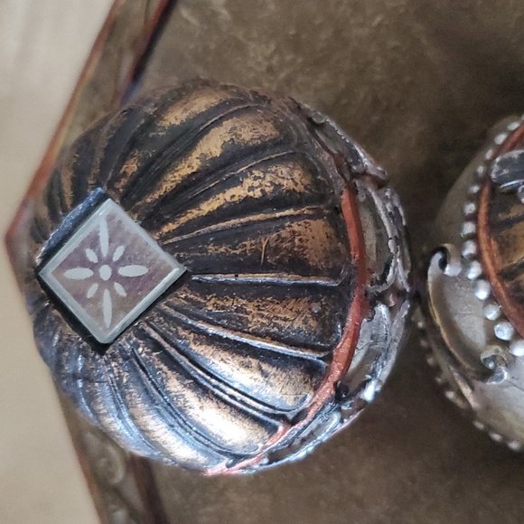 Pedestal Bowl with (4) Decorative Balls - Picture 5 of 8